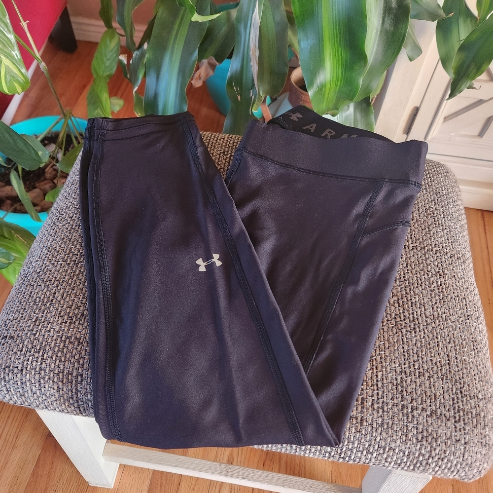 Womens Under Armour HeatGear Capri athletic wear NWOT